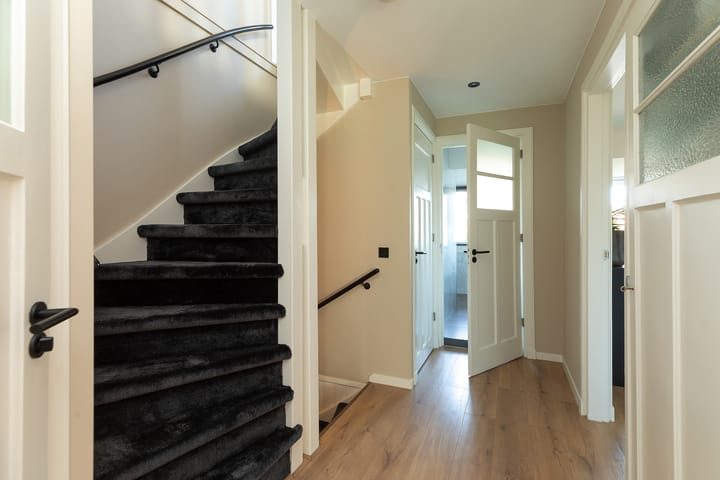 Tussenwoning te koop: Van Oldenbarneveltlaan 47, Hilversum