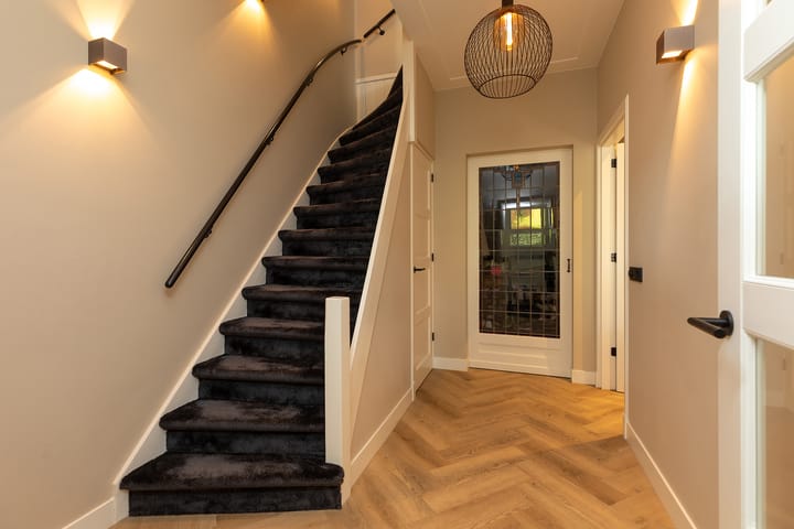 Tussenwoning te koop: Van Oldenbarneveltlaan 47, Hilversum