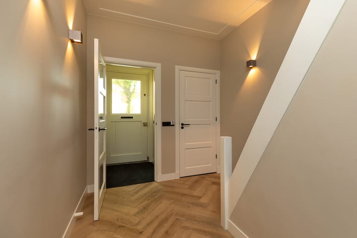 Tussenwoning te koop: Van Oldenbarneveltlaan 47, Hilversum