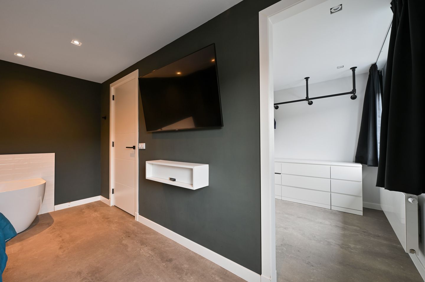 Spacious Renovated Terraced House with Basement and Modern Extension in Putten — 25