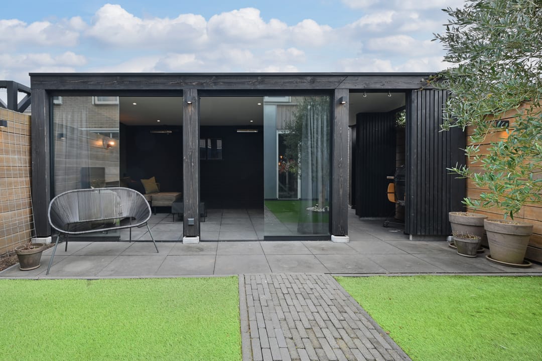 Spacious Renovated Terraced House with Basement and Modern Extension in Putten — 32