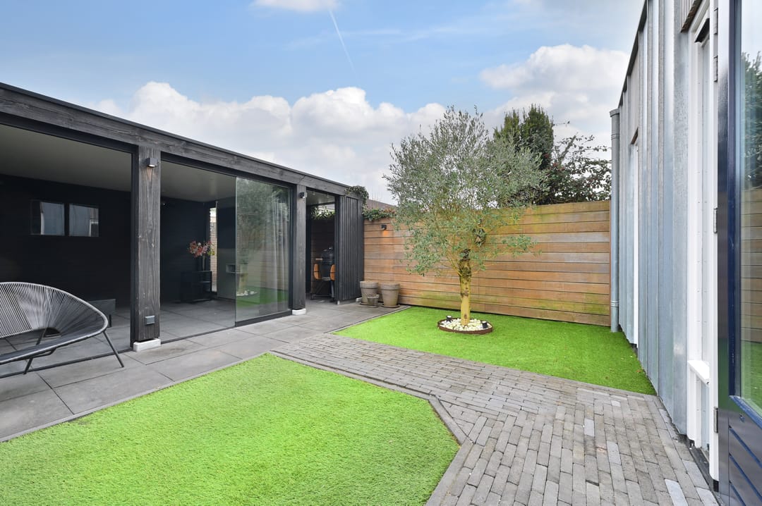 Spacious Renovated Terraced House with Basement and Modern Extension in Putten — 31