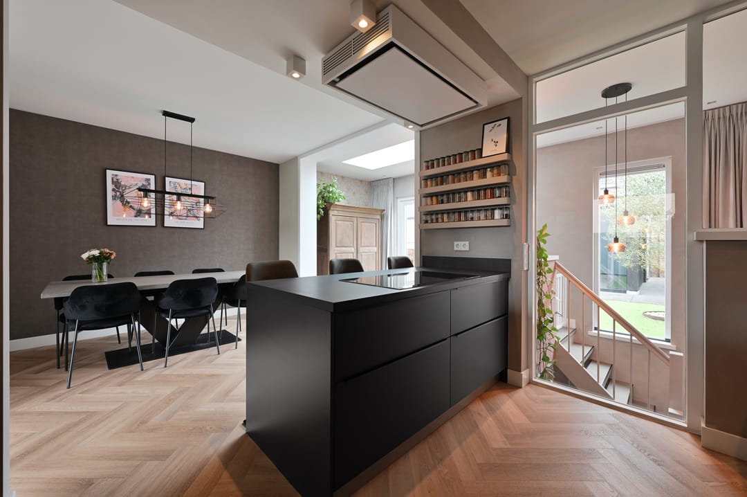 Spacious Renovated Terraced House with Basement and Modern Extension in Putten — 13