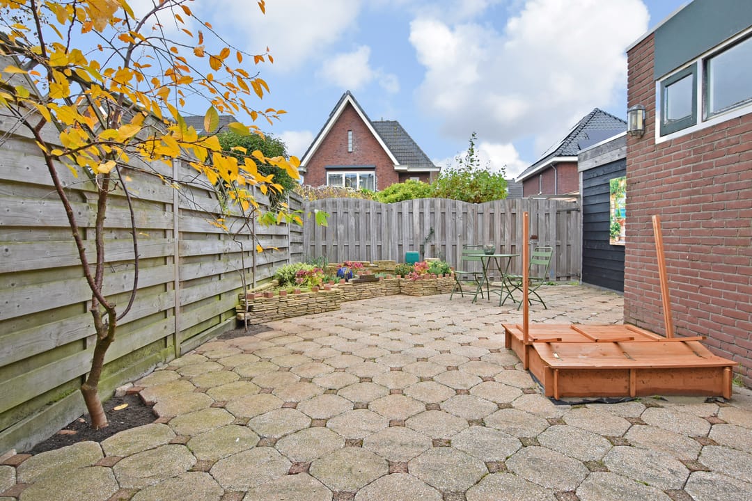Spacious Family Home with Garden in Naaldwijk — 37