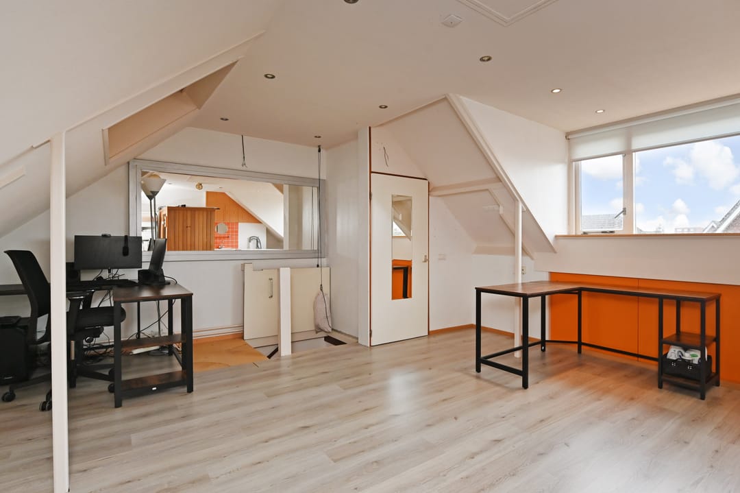 Spacious Family Home with Garden in Naaldwijk — 32