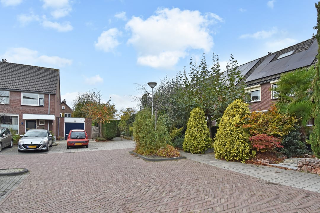 Spacious Family Home with Garden in Naaldwijk — 41