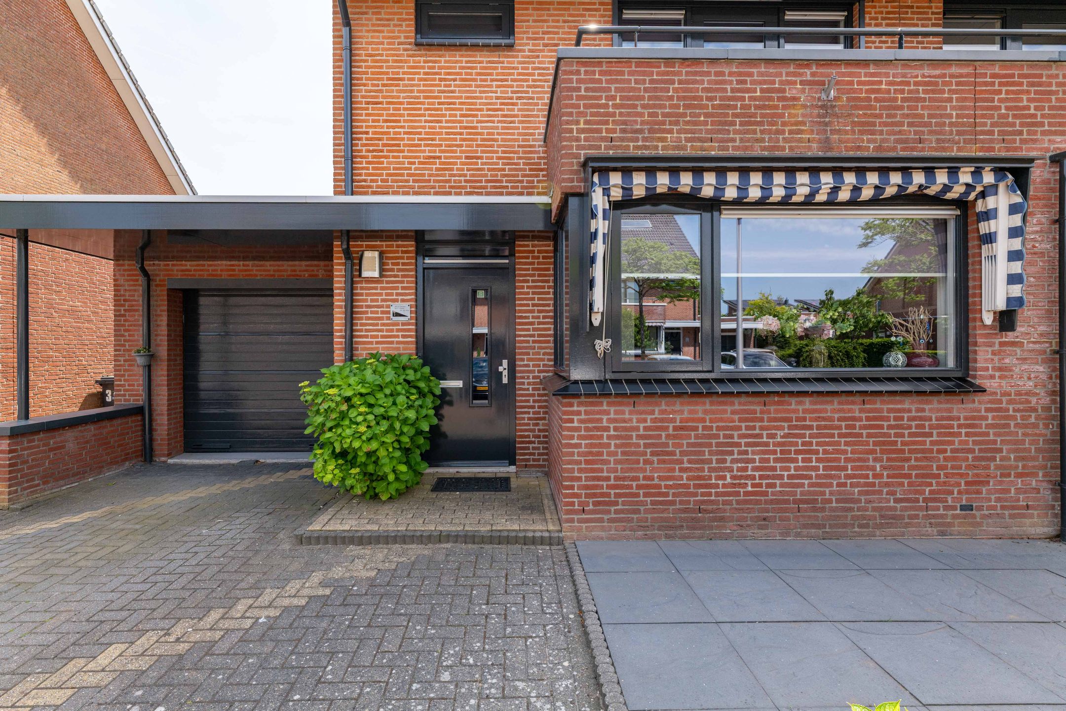 Spacious Semi-Detached Home with Garden Room and Garage in De Ravense Hoek — 48