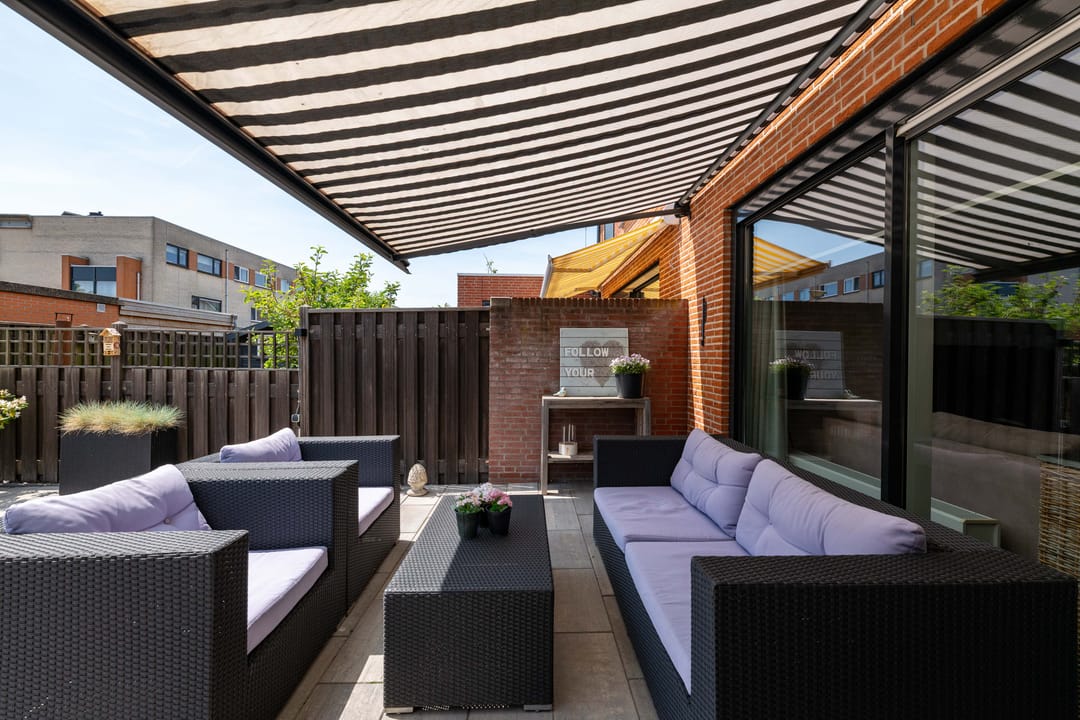 Spacious Semi-Detached Home with Garden Room and Garage in De Ravense Hoek — 43