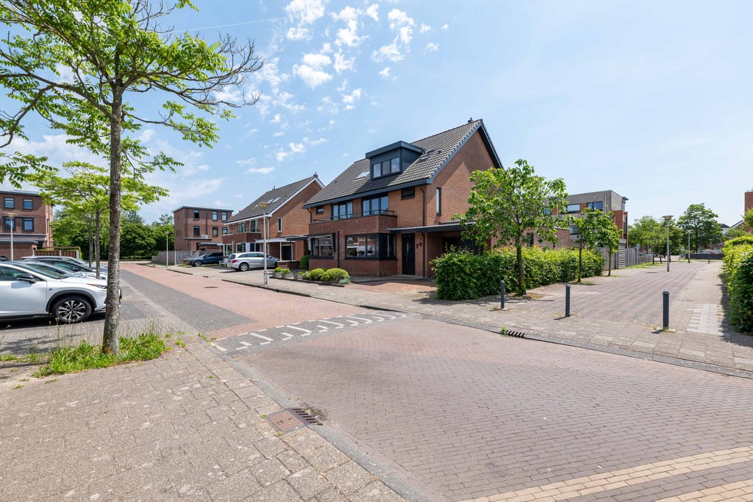 Spacious Semi-Detached Home with Garden Room and Garage in De Ravense Hoek — 53