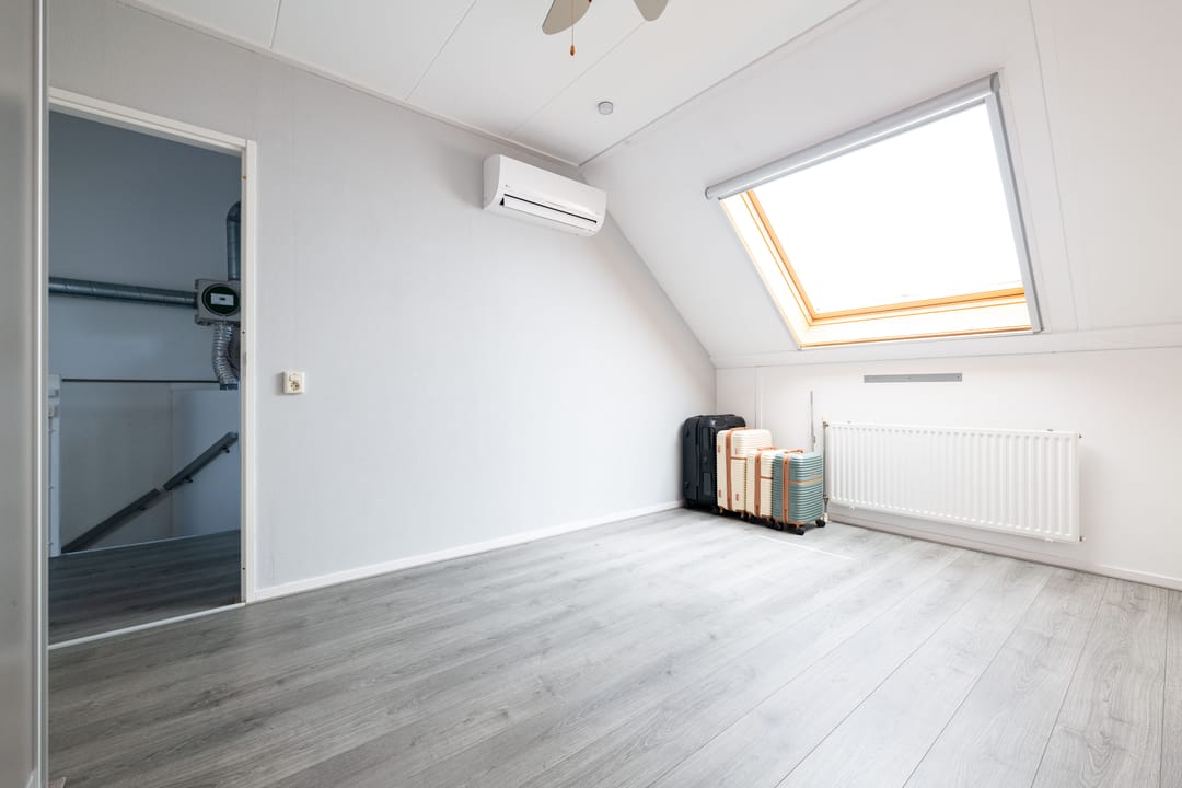 Spacious Semi-Detached Home with Garden Room and Garage in De Ravense Hoek — 38