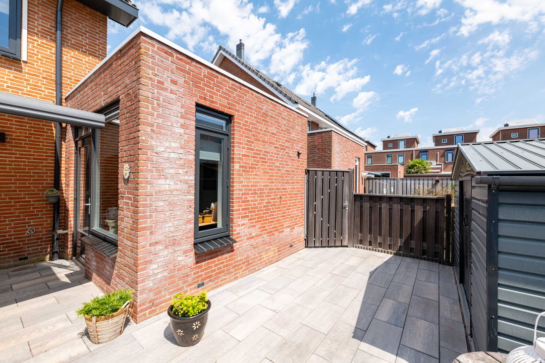 Spacious Semi-Detached Home with Garden Room and Garage in De Ravense Hoek — 47