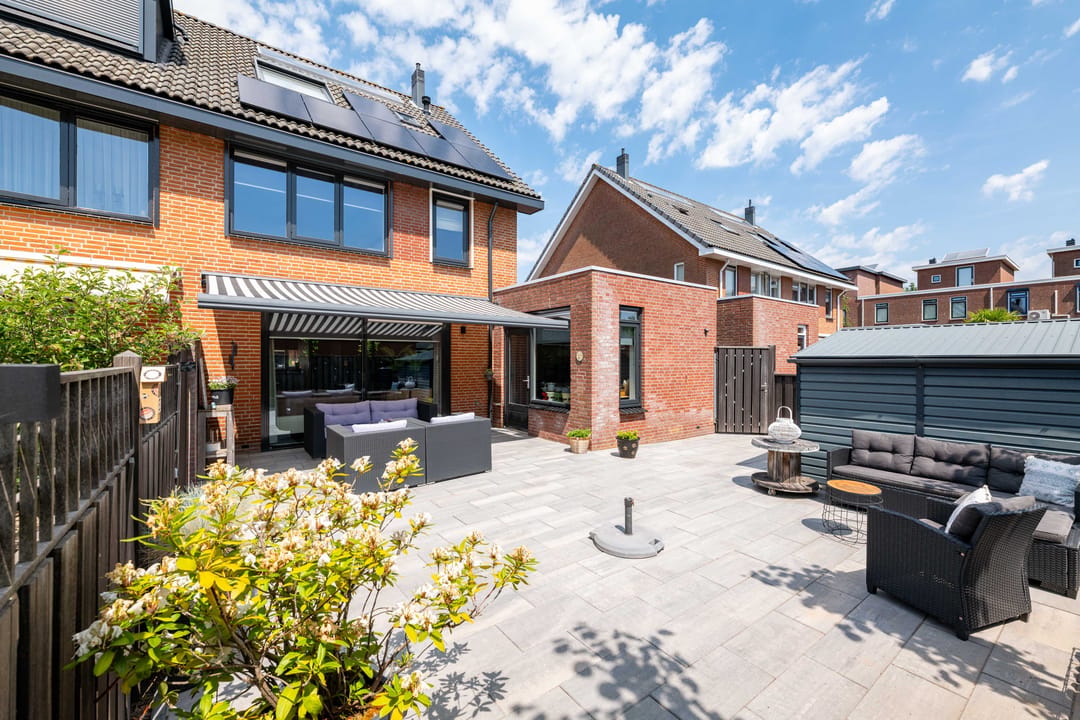 Spacious Semi-Detached Home with Garden Room and Garage in De Ravense Hoek — 46
