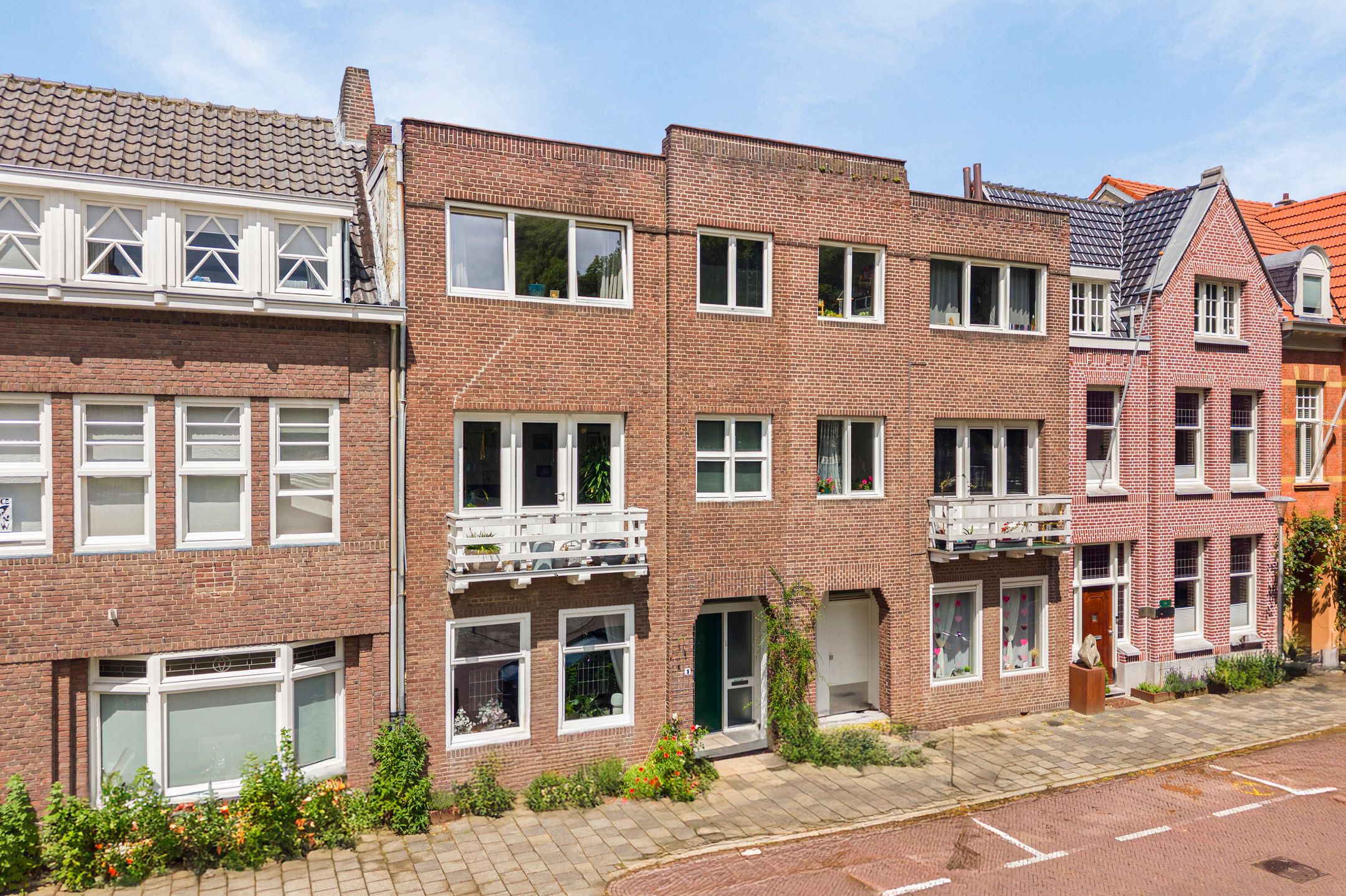 Burg. de Hesselleplein 1 