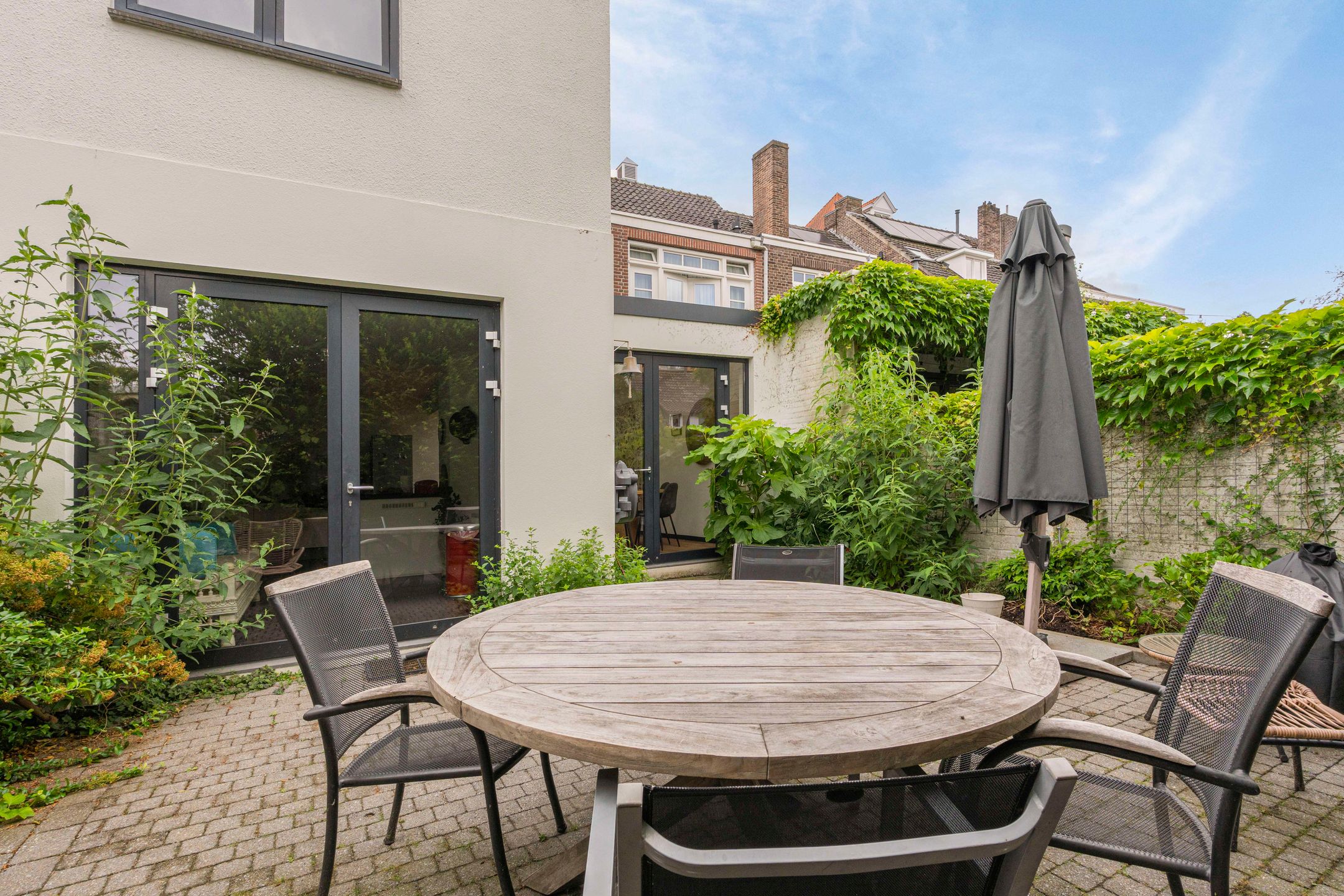 Burg. de Hesselleplein 1