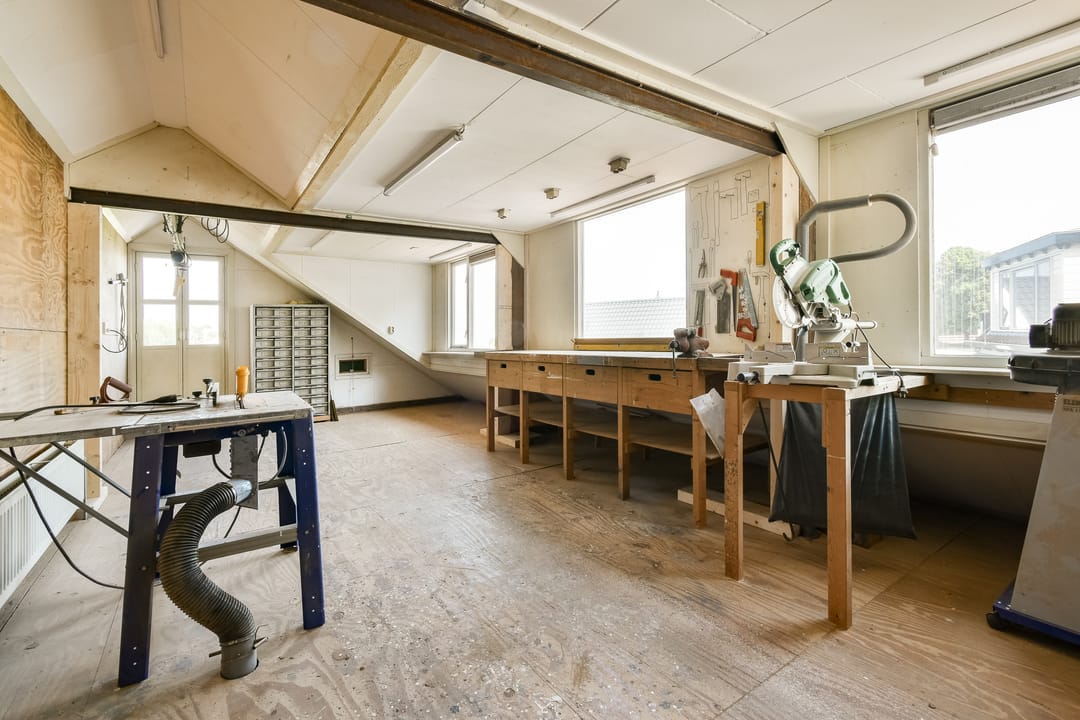 Semi-Detached Family Home with Impressive Multifunctional Outbuilding — 13