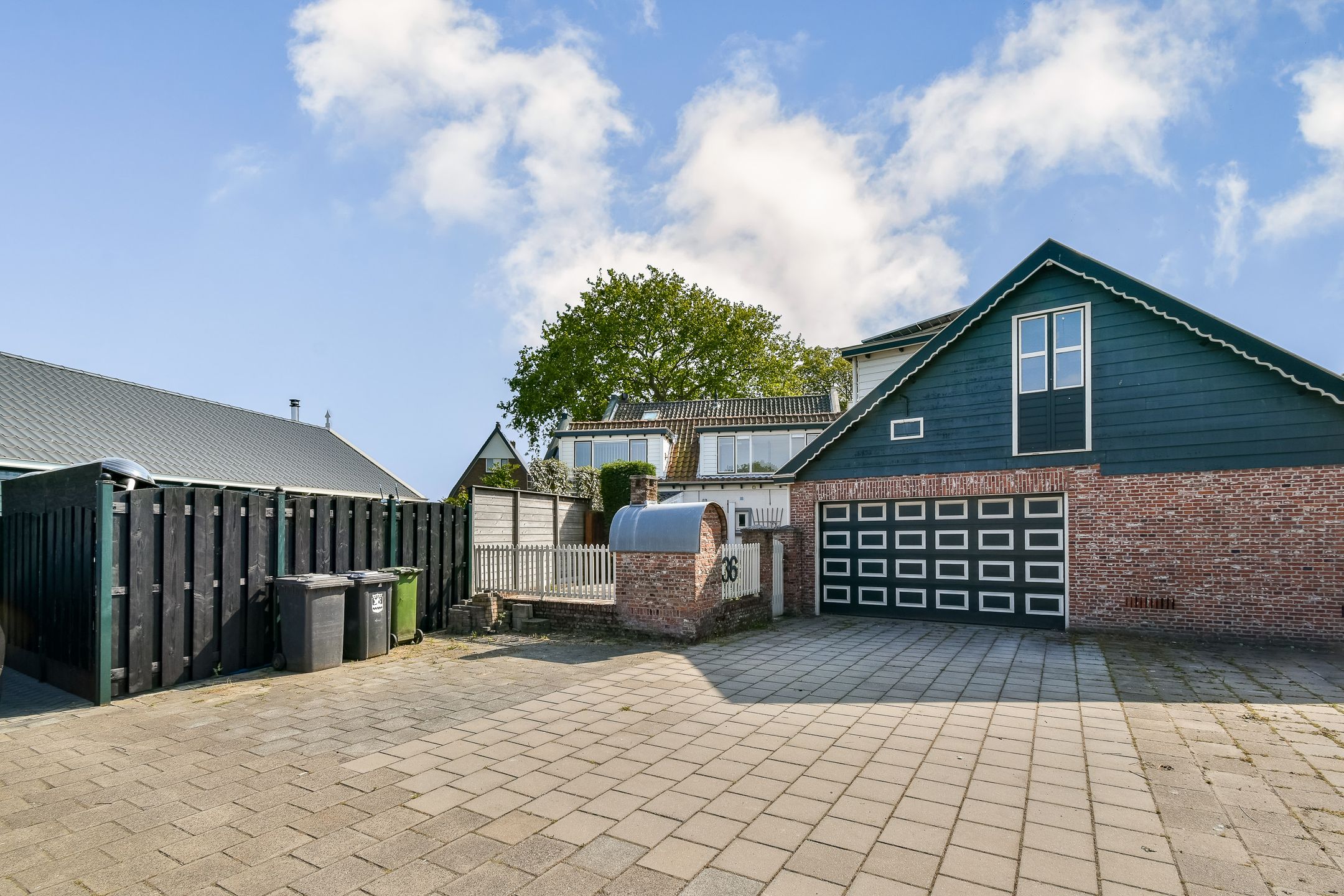Semi-Detached Family Home with Impressive Multifunctional Outbuilding — 9