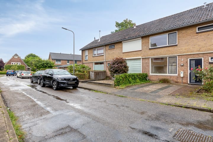 Tussenwoning te koop: Scheuterstraat 5, Rheden