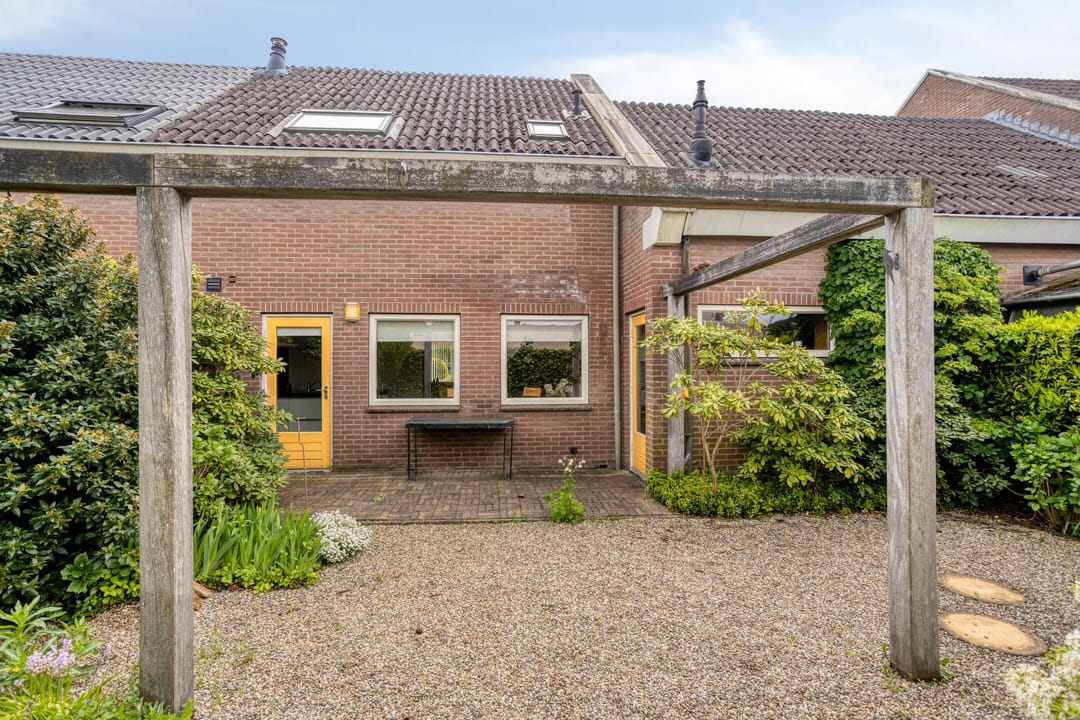 Spacious 1970s Family Home with Sunny Garden in the Heart of Ruurlo — 37
