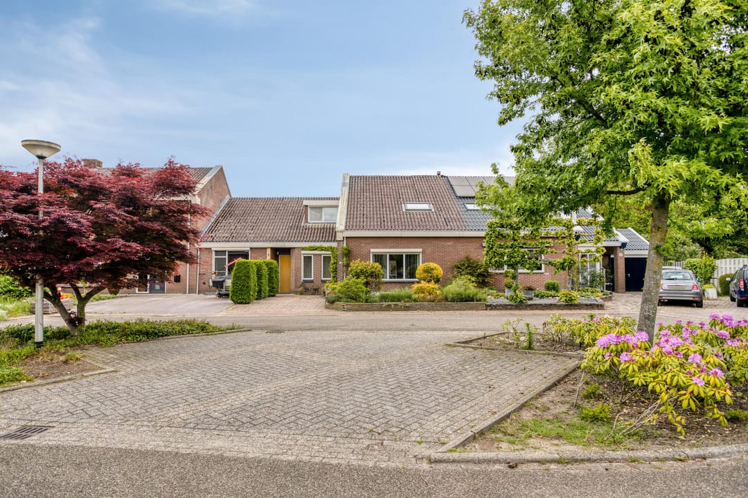 Spacious 1970s Family Home with Sunny Garden in the Heart of Ruurlo — 38