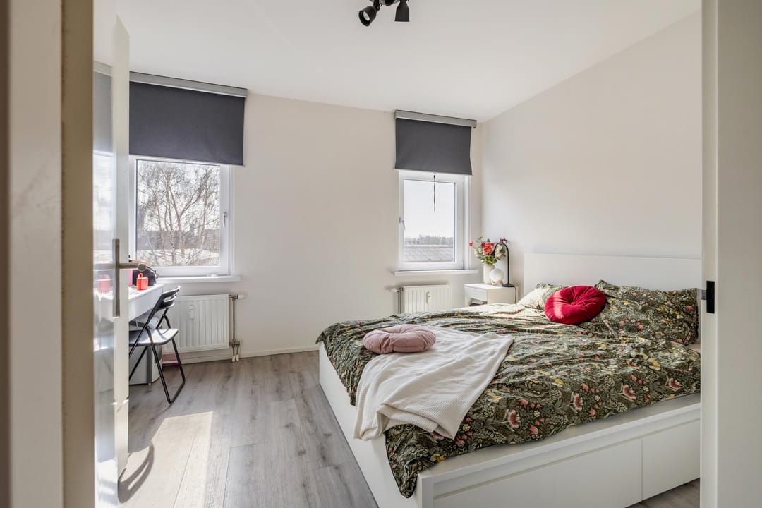 Renovated Apartment with South-Facing Balcony in Breda — 26