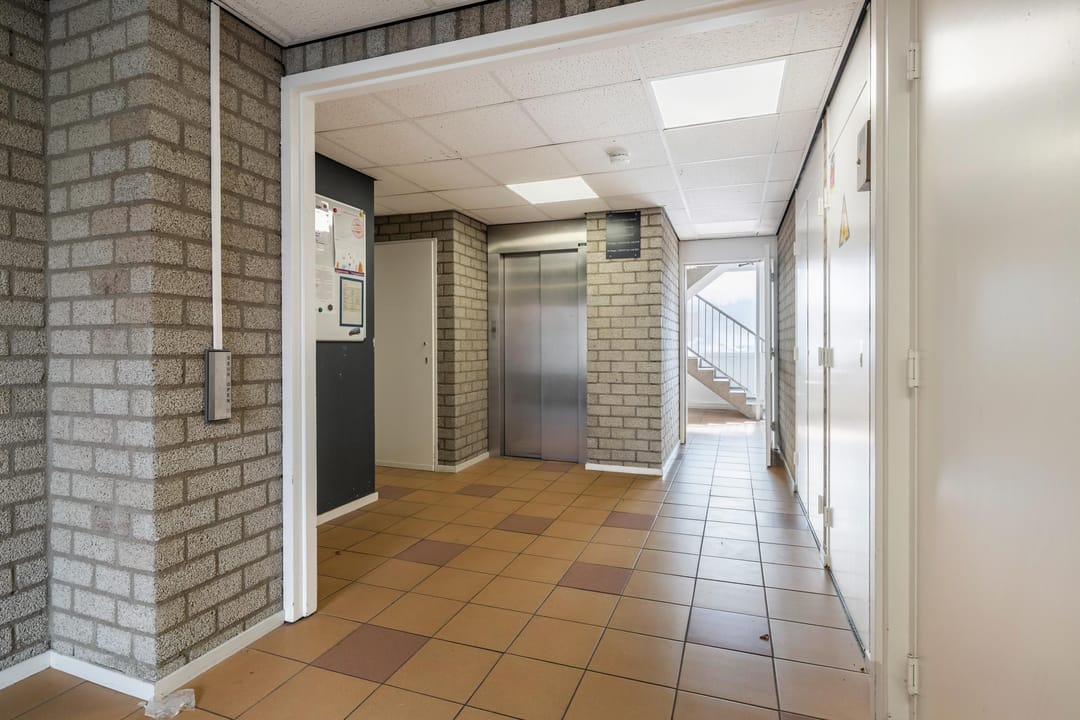 Renovated Apartment with South-Facing Balcony in Breda — 11