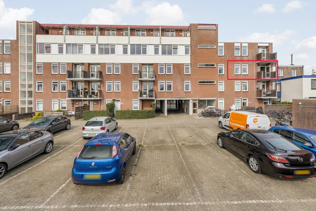 Renovated Apartment with South-Facing Balcony in Breda — 37