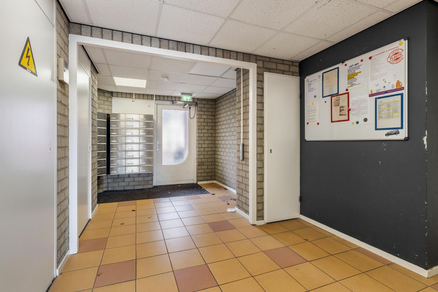 Renovated Apartment with South-Facing Balcony in Breda — 10
