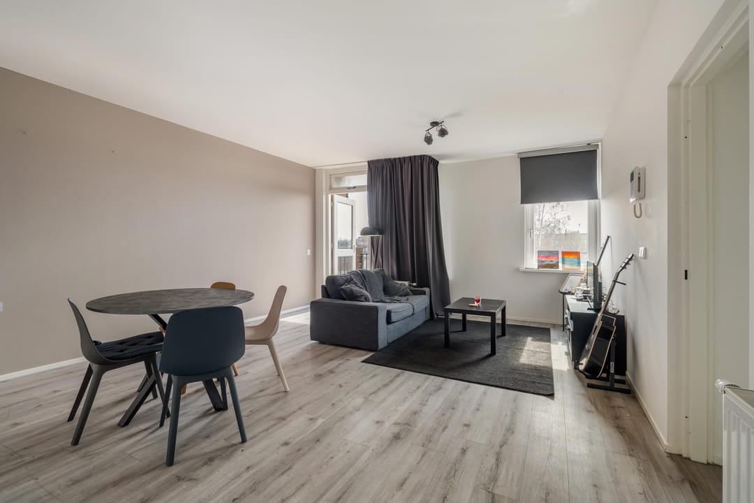 Renovated Apartment with South-Facing Balcony in Breda — 17