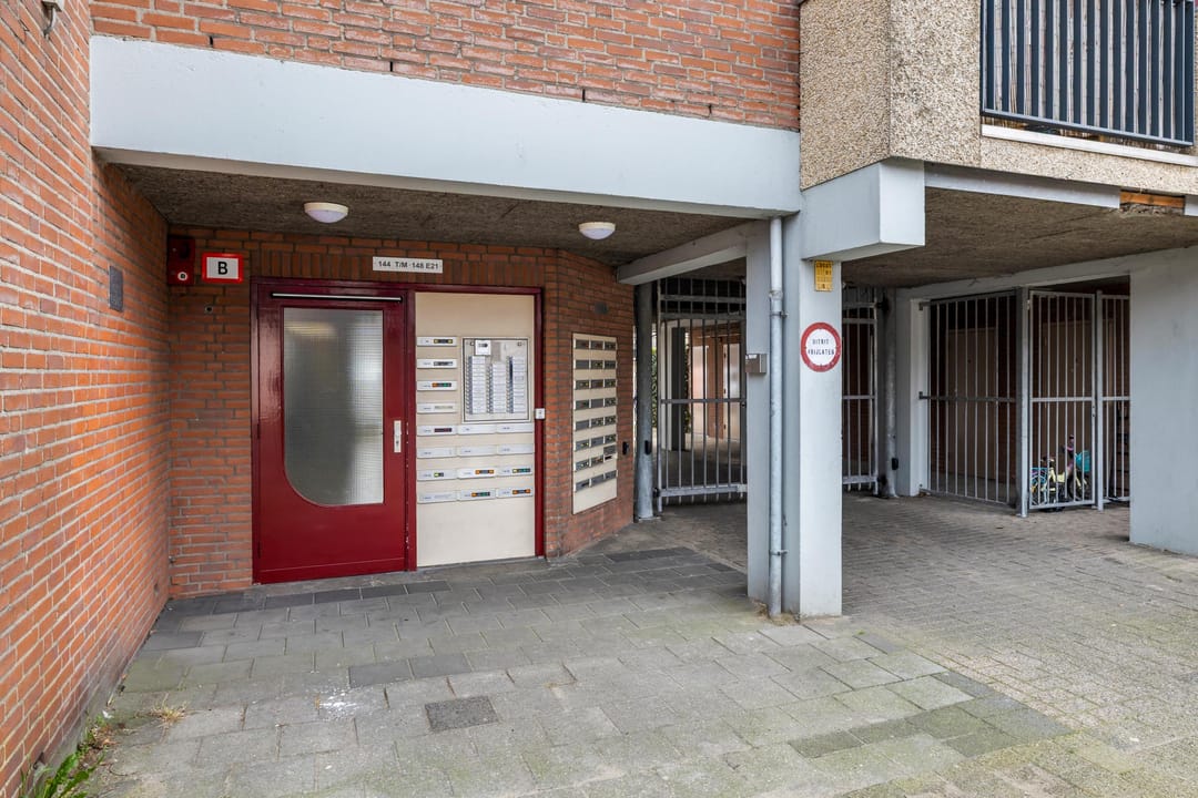 Renovated Apartment with South-Facing Balcony in Breda — 8