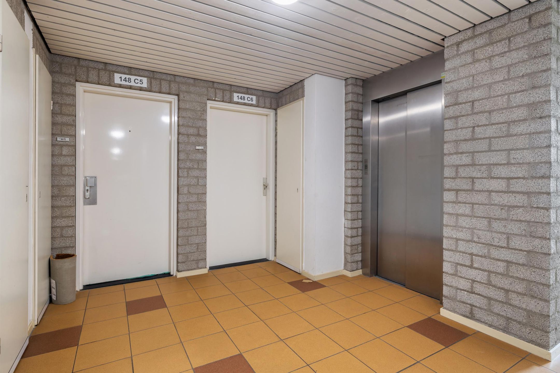 Renovated Apartment with South-Facing Balcony in Breda — 12