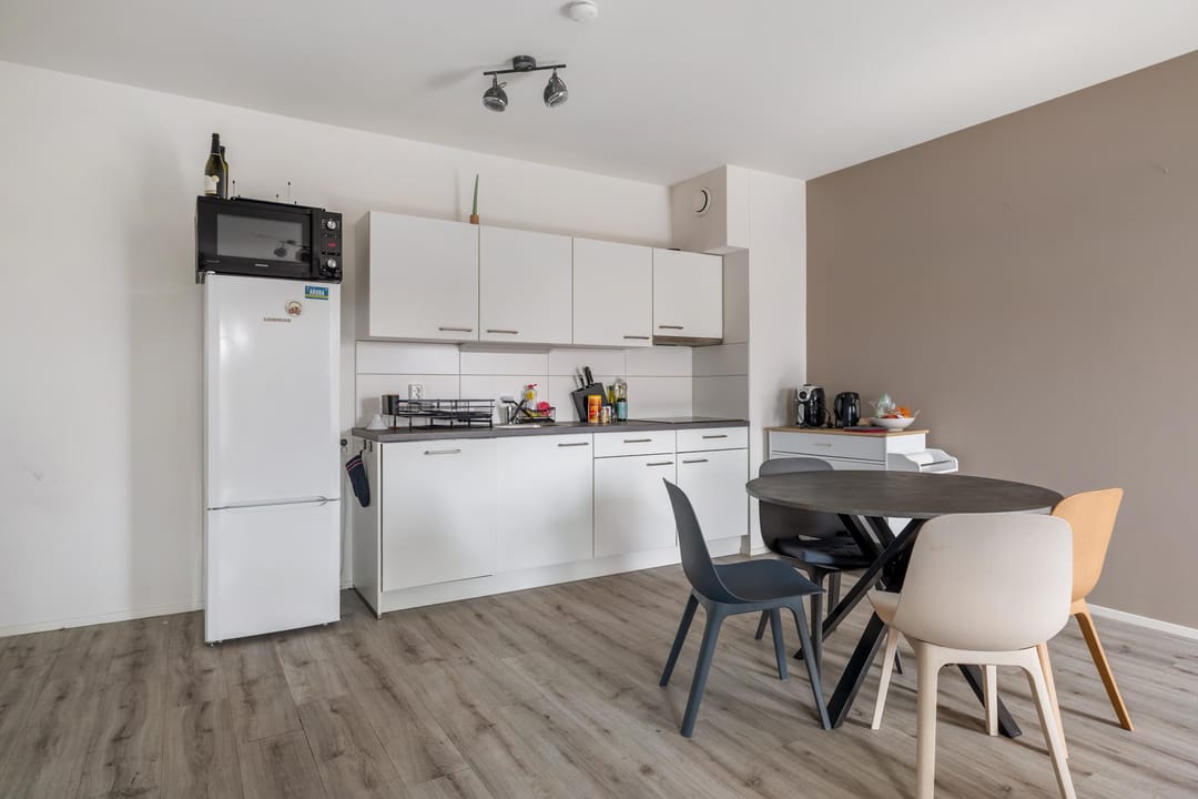 Renovated Apartment with South-Facing Balcony in Breda — 22