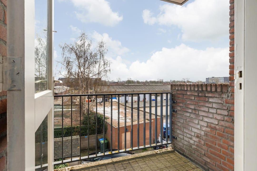 Renovated Apartment with South-Facing Balcony in Breda — 32