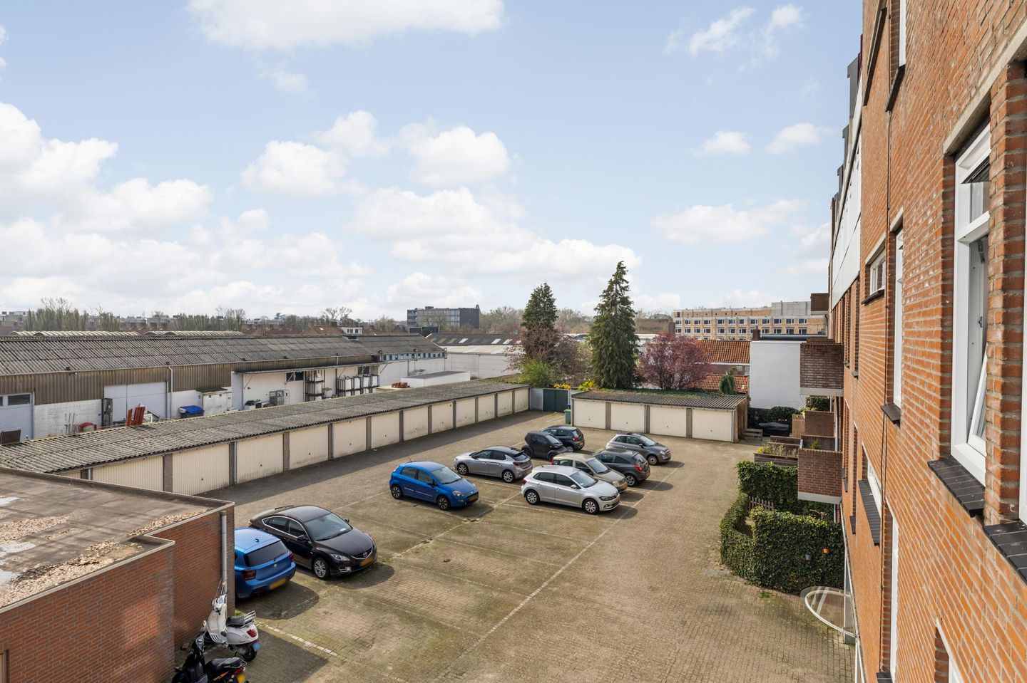 Renovated Apartment with South-Facing Balcony in Breda — 34
