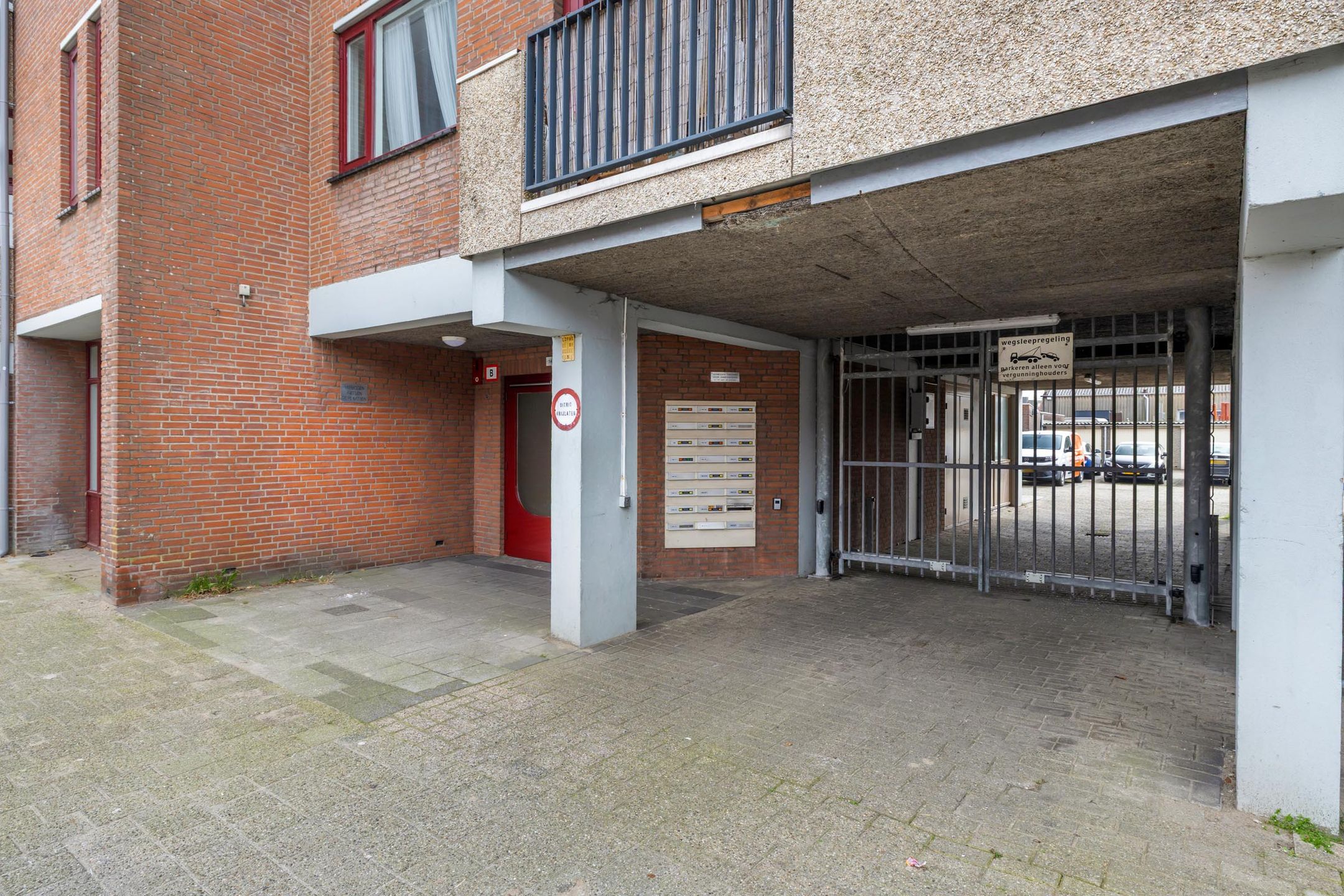 Renovated Apartment with South-Facing Balcony in Breda — 9