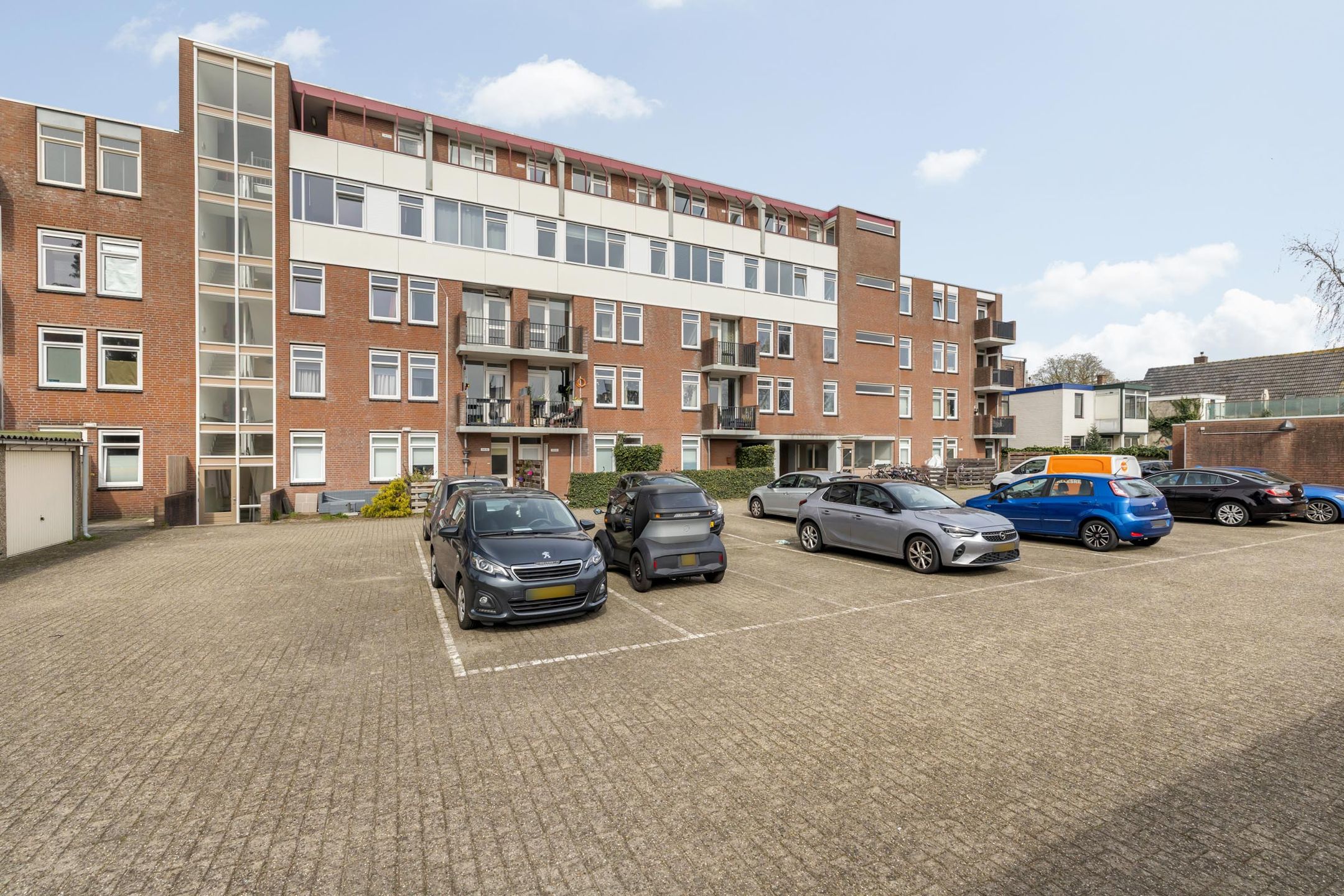 Renovated Apartment with South-Facing Balcony in Breda — 36