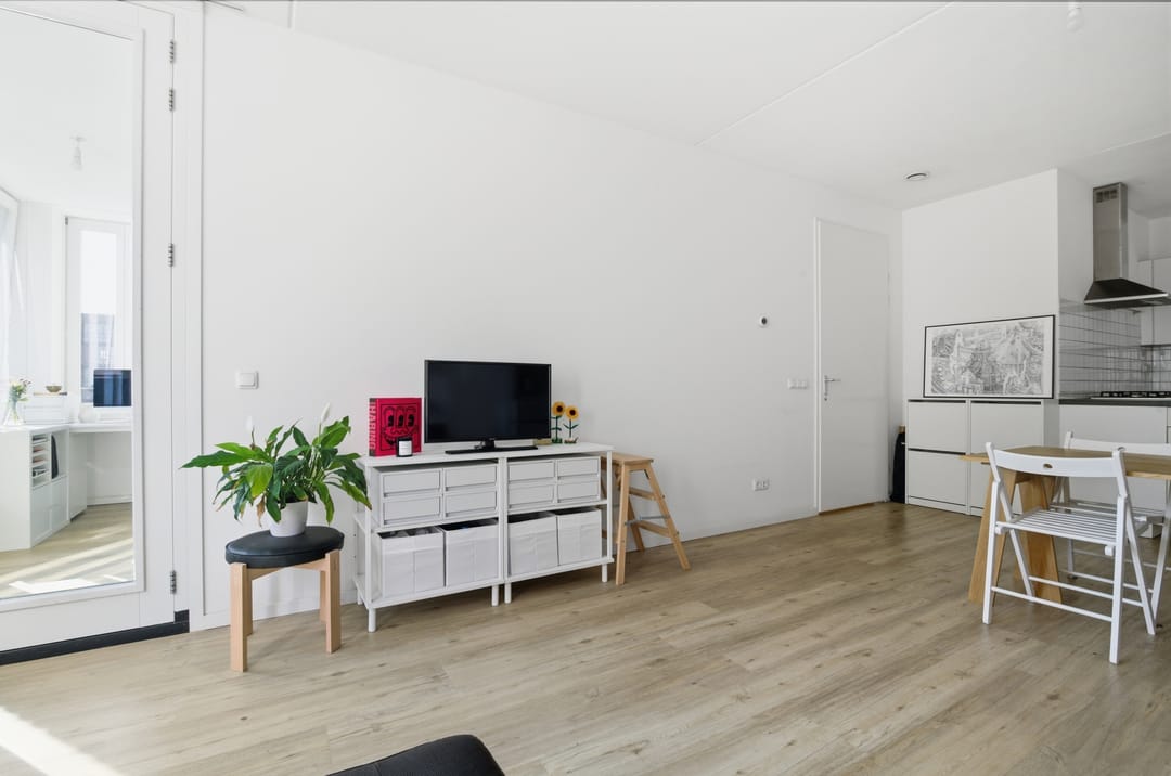 Bright 3-Room Apartment with Sunroom in Amsterdam's Czaar Peterbuurt — 8