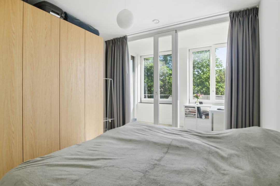 Bright 3-Room Apartment with Sunroom in Amsterdam's Czaar Peterbuurt — 11