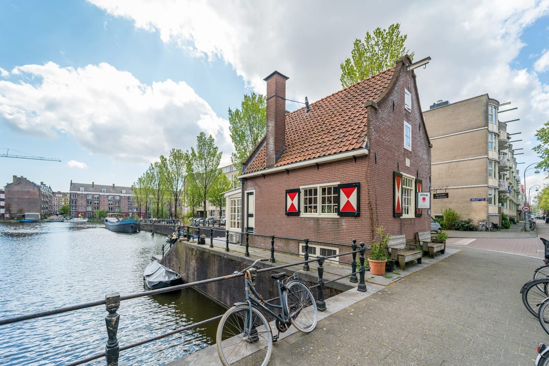 Bright 3-Room Apartment with Sunroom in Amsterdam's Czaar Peterbuurt — 16