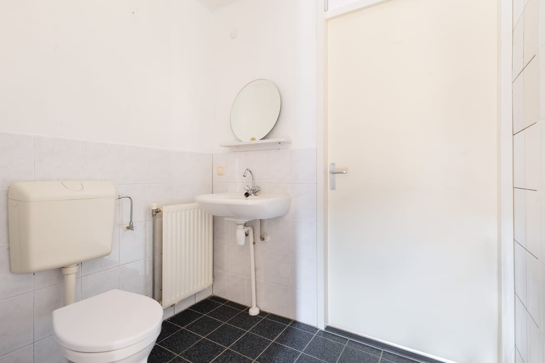 Modernisable Terraced House with Three Bedrooms and West-Facing Garden in IJsselstein — 11