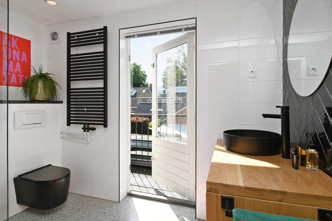 Spacious 5-Bedroom Family Home in Central Nuenen — 28