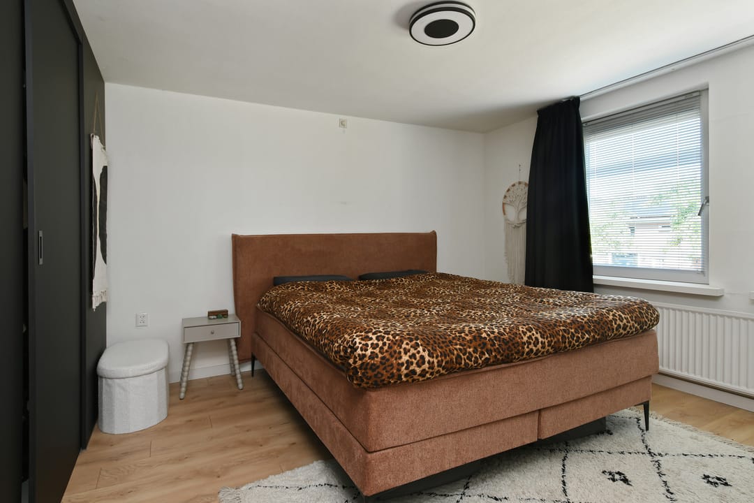 Spacious 5-Bedroom Family Home in Central Nuenen — 23
