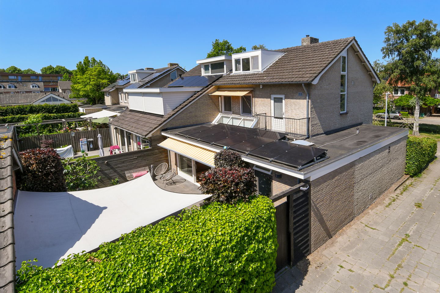 Spacious 5-Bedroom Family Home in Central Nuenen — 44