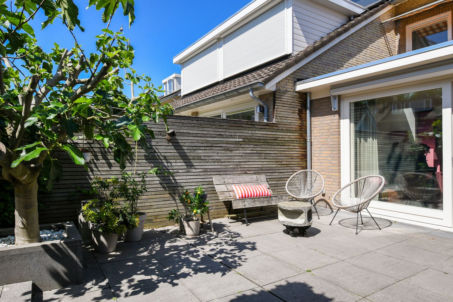Spacious 5-Bedroom Family Home in Central Nuenen — 40