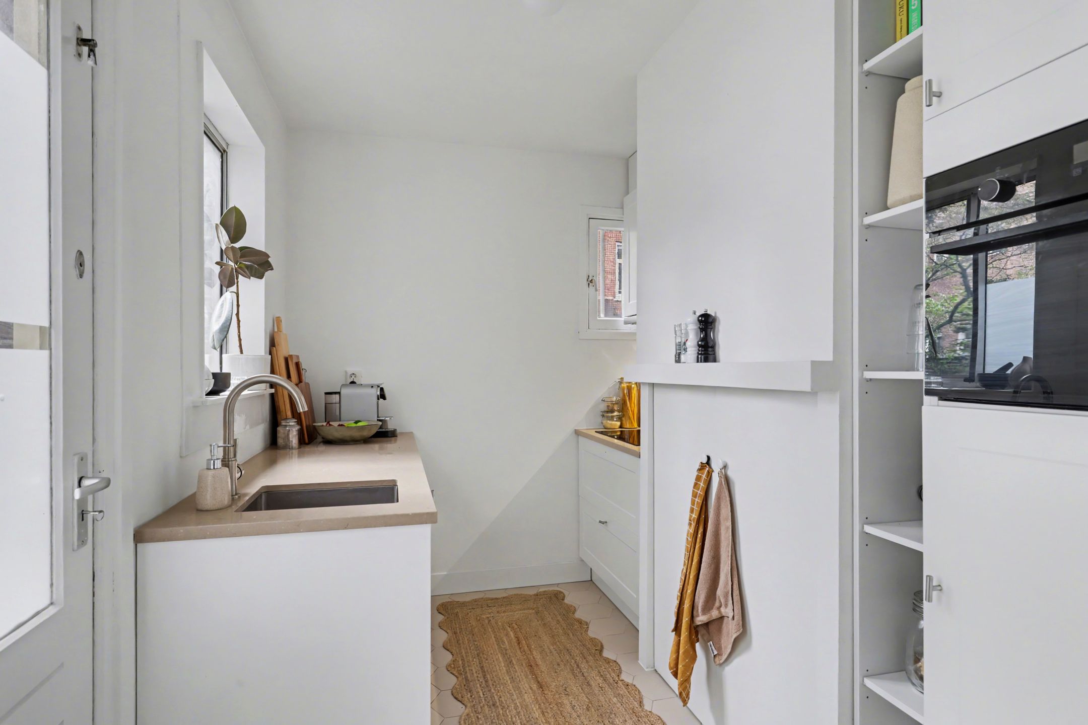 Photo 3 of Van Houweningenstraat 58-H