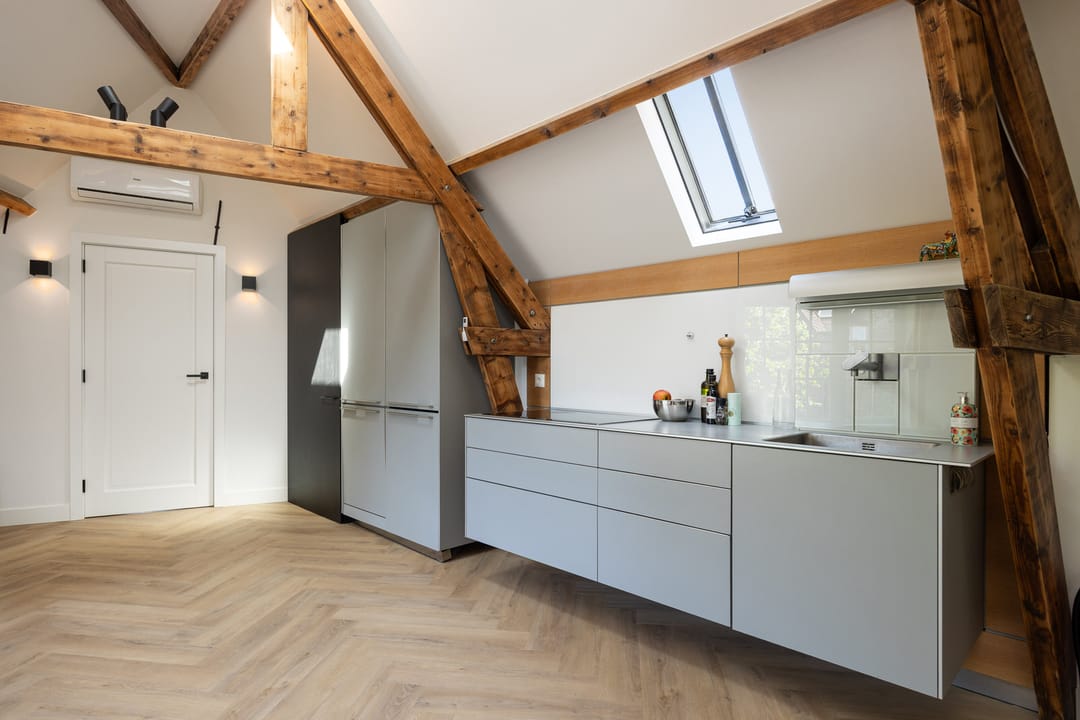 Monumental Gate House Apartment with Binnendieze Views — 11
