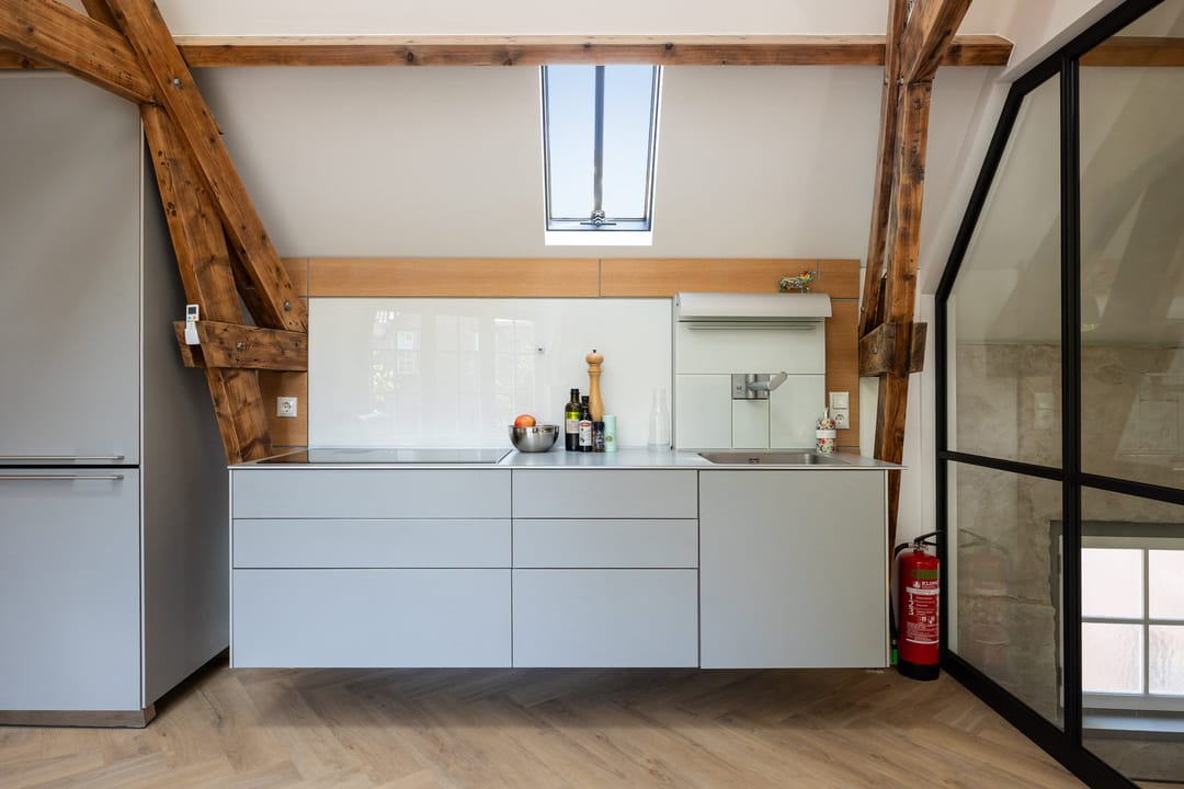 Monumental Gate House Apartment with Binnendieze Views — 13