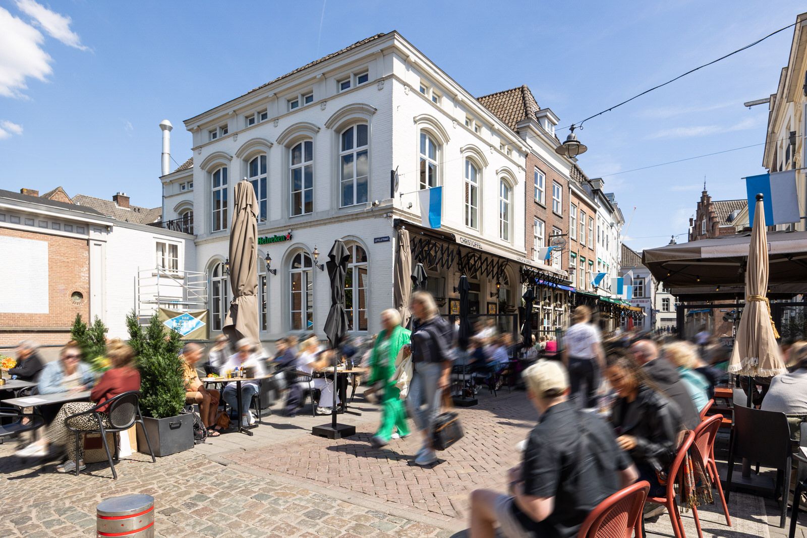 Monumental Gate House Apartment with Binnendieze Views — 39