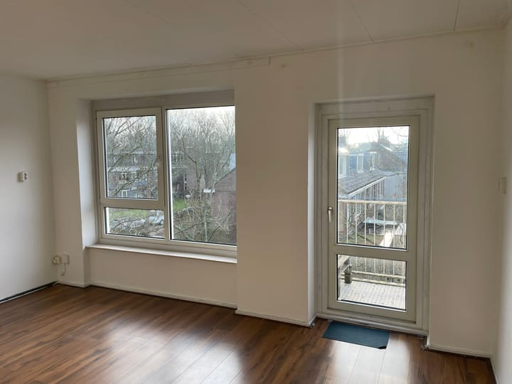 Photo 2 of Van Almondestraat 46-I