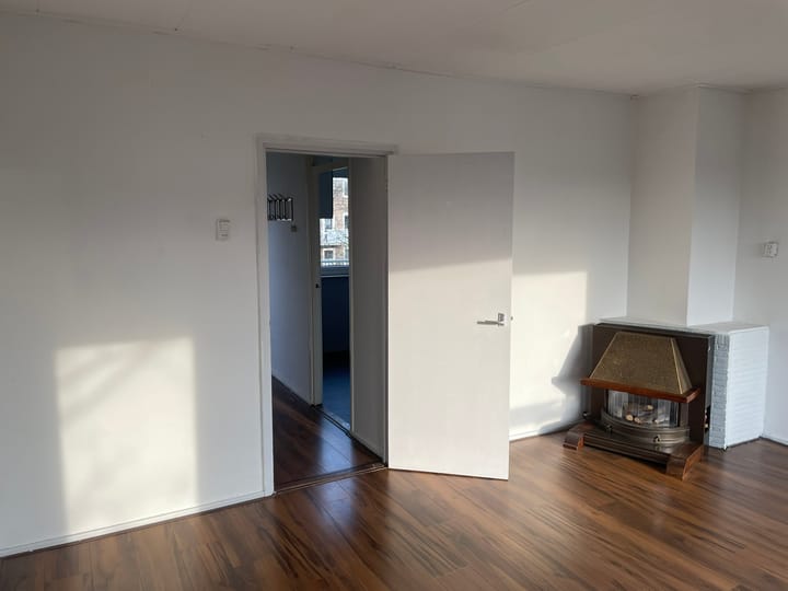 Photo 3 of Van Almondestraat 46-I