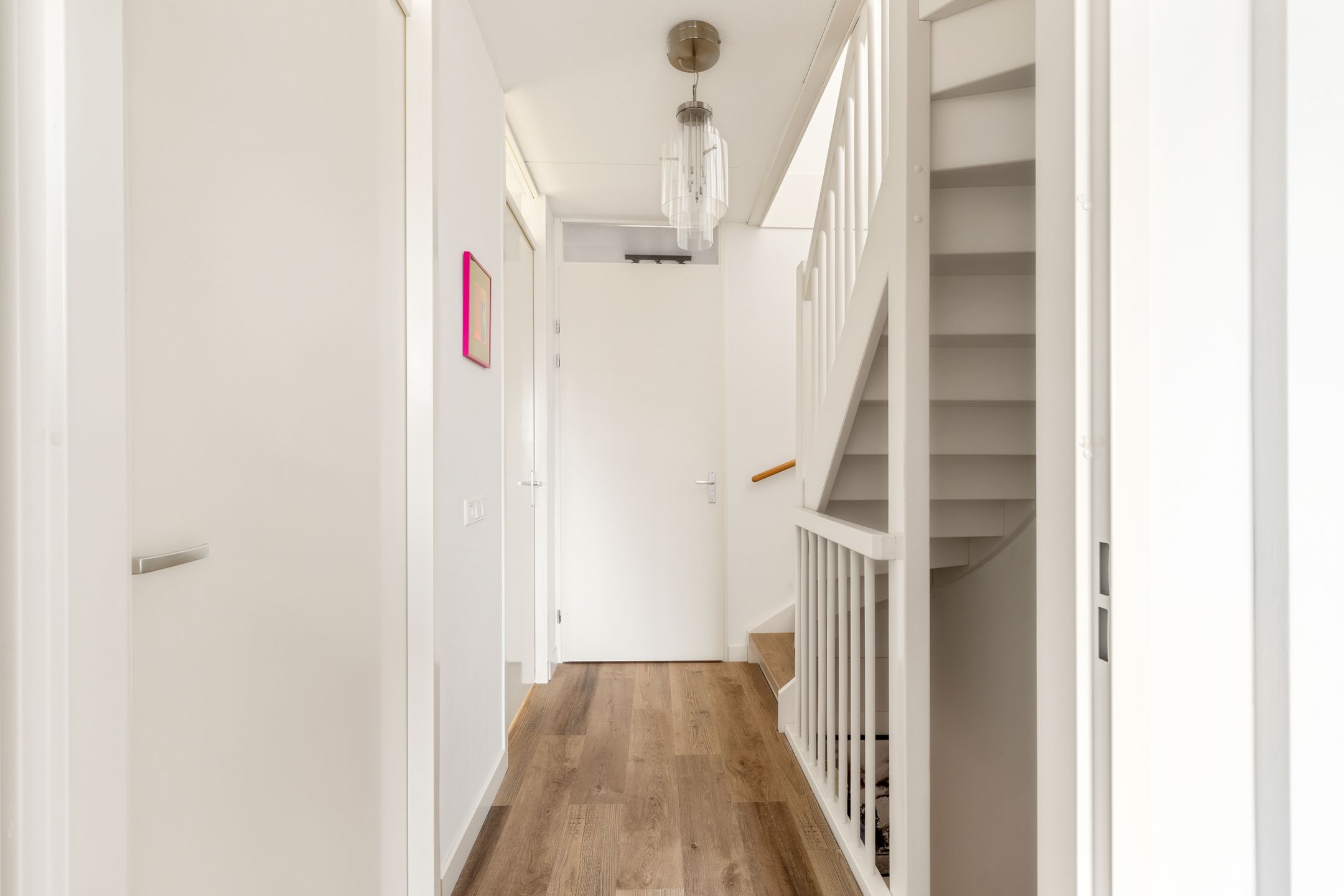 Modern Corner Family Home in Tudor Park with Private Garden and Parking — 27